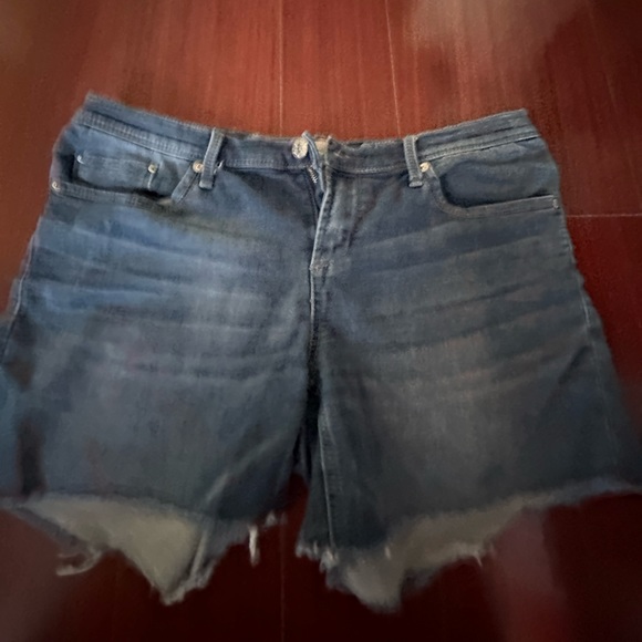 Size 12 jean short..,first more like 10 - Picture 3 of 3